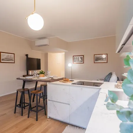 V On By Rent Apartment Como