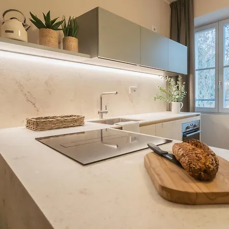 V On By Rent Apartment Como