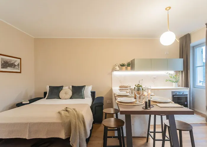 V. On Apartman Como