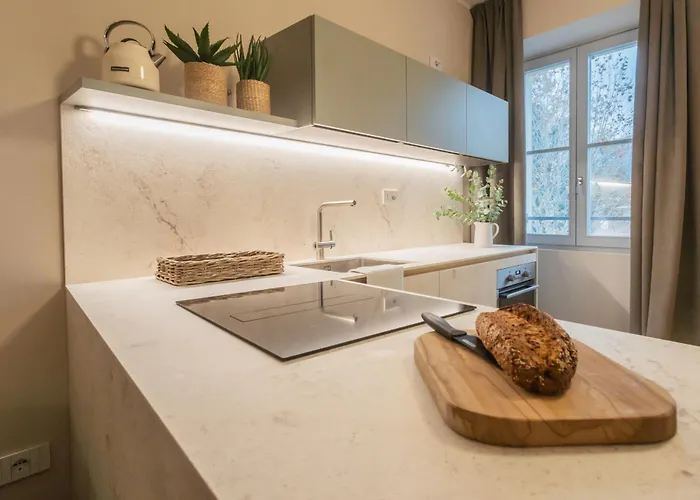 V. On Apartman Como